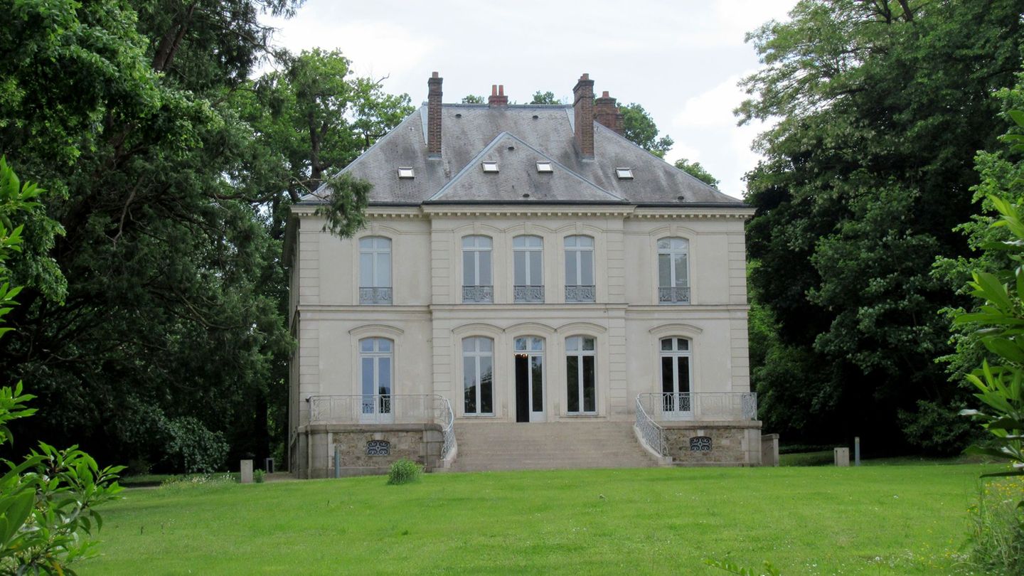 Auctions: Lagerfeld-Villa at Paris sold for around 5 million euros