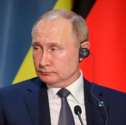 Im Jahr 2019 gaben sie noch gemeinsame Pressekonferenzen im Elysee-Palast: Emmanuel Macron (l.) und Wladimir Putin