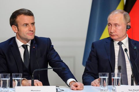 Im Jahr 2019 gaben sie noch gemeinsame Pressekonferenzen im Elysee-Palast: Emmanuel Macron (l.) und Wladimir Putin