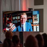 Das konnte Philipp Amthor natürlich nicht auf sich sitzen lassen. Seine Einschätzung lautete, dass der Koalitionsvertrag realistischere Klimaziele enthalte als die der Grünen