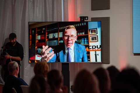 Das konnte Philipp Amthor natürlich nicht auf sich sitzen lassen. Seine Einschätzung lautete, dass der Koalitionsvertrag realistischere Klimaziele enthalte als die der Grünen
