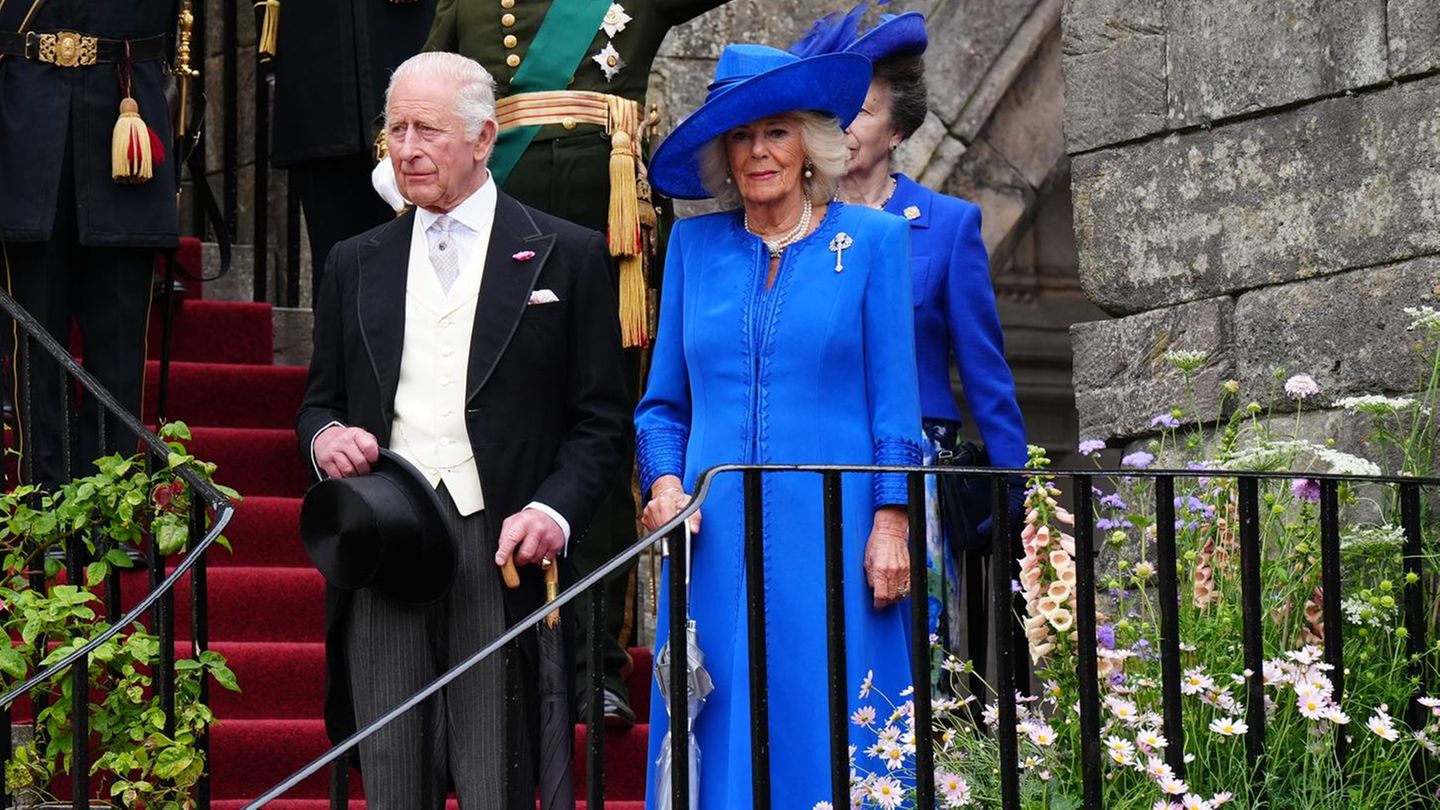 Royals in Scotland: Camilla and Anne inspire in a partner look
