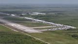 Der Komplex liegt abgelegen auf einem Flugfeld mitten in den von Alligatoren bewohnten Sümpfen der Everglades. Die Reptilien bezeichnete Trump bei seinem Besuch als kostengünstige "Polizisten".