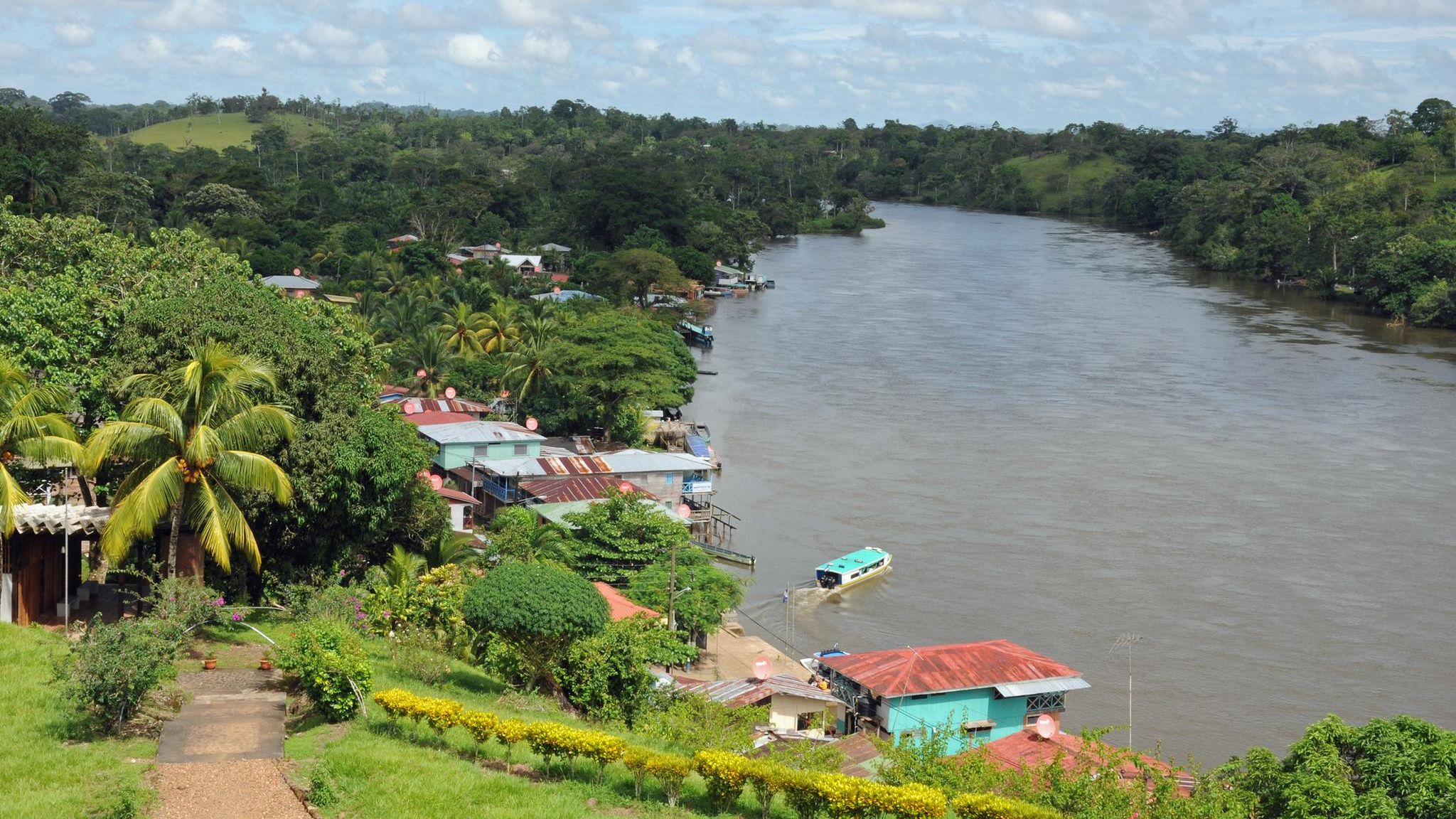 Bei El Castillo in Nicaragua windet sich der Río San Juan in Bögen durchs Land