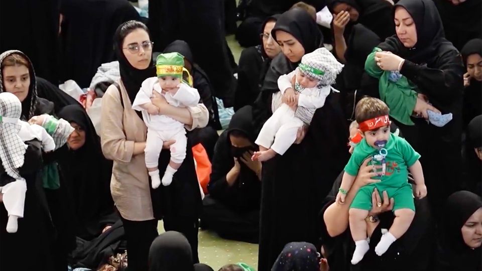 Obskure Polit-Show: Das steckt hinter Irans Märtyrer-Babys
