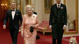Queen Elizabeth II und James-Bond-Darsteller Daniel Craig 2012 im Buckingham Palast
