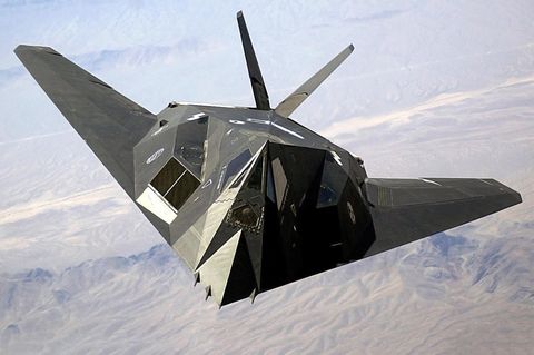 Ein F-117A Nighthawk Stealth Fighter der US Air Force im Jahr 2002