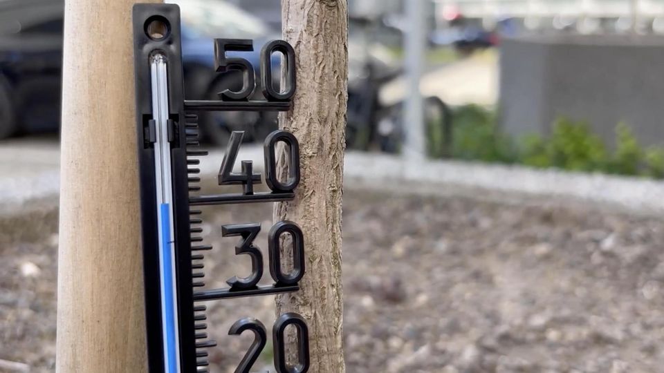 Thermometer zeigt Temperaturen bis 40 Grad