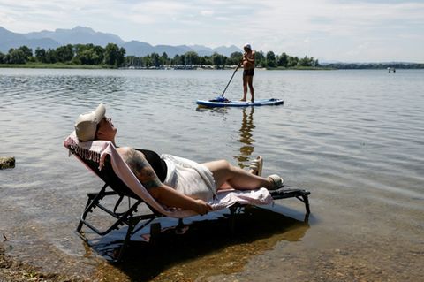 Abkühlung an Chiemsee in Bayern