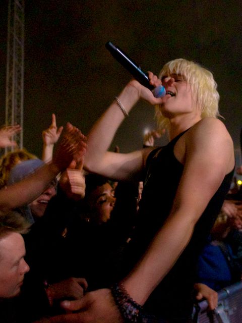 Ihr wollt doch lieber richtig ausrasten – gern auch zu Autotune-Klängen? Dann zerlegt Tonser für Euch die Zeltbühne und nimmt ein Bad in der Menge