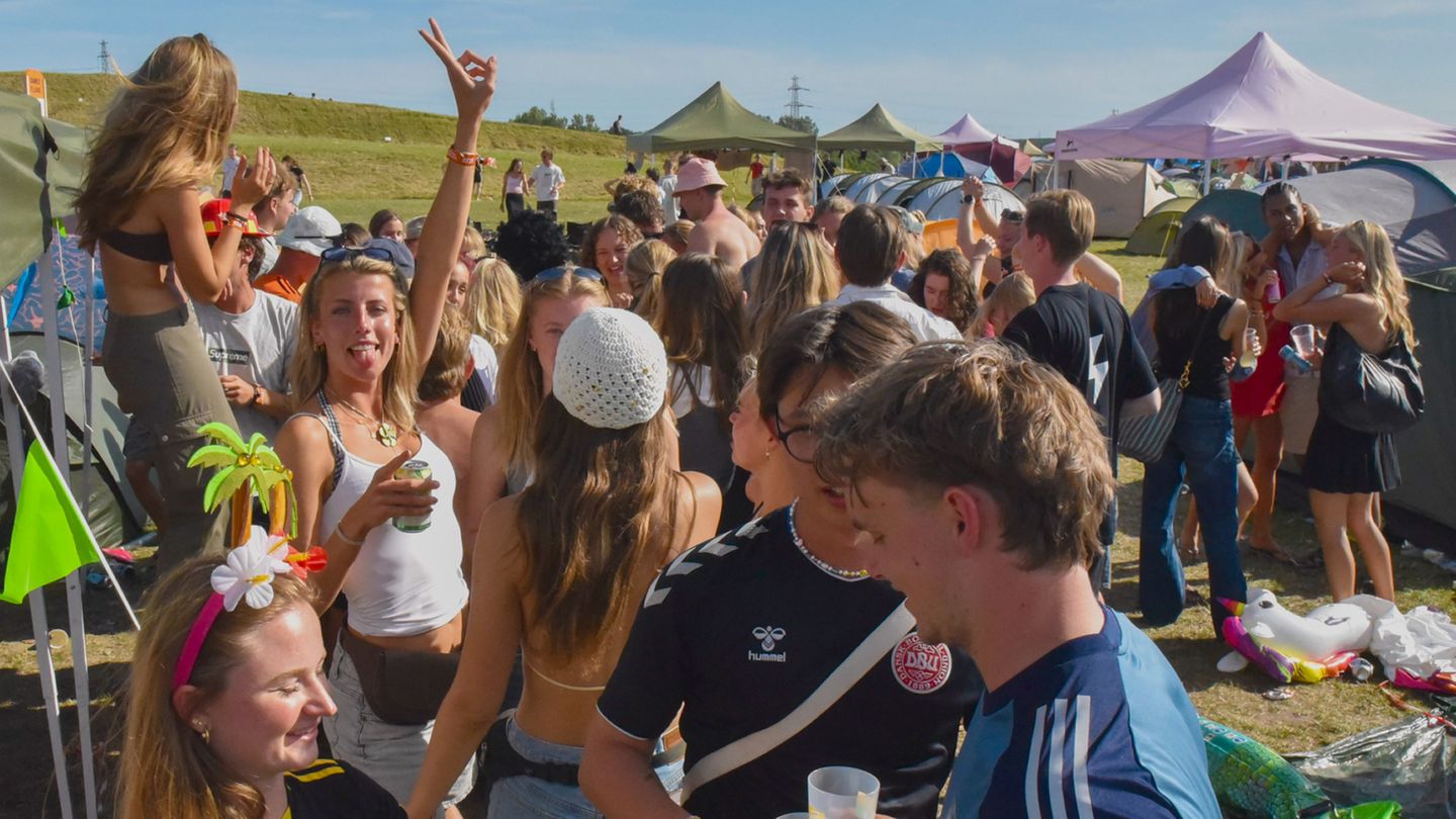 Zwischendrin mal Lust auf ein wenig weniger Menschenmassen? In eigenen kleinen Camps kann man – mit Einschränkungen – auch mal "nur unter sich" feiern