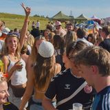 Zwischendrin mal Lust auf ein wenig weniger Menschenmassen? In eigenen kleinen Camps kann man – mit Einschränkungen – auch mal "nur unter sich" feiern