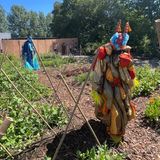 Frisch abgekühlt darf durch "Grow-topia", den Garten des Festivals, gewandelt werden. Nicht wundern, wenn Euch elfenhafte Pflanzenwesen begegnen. Sie sind harmlos