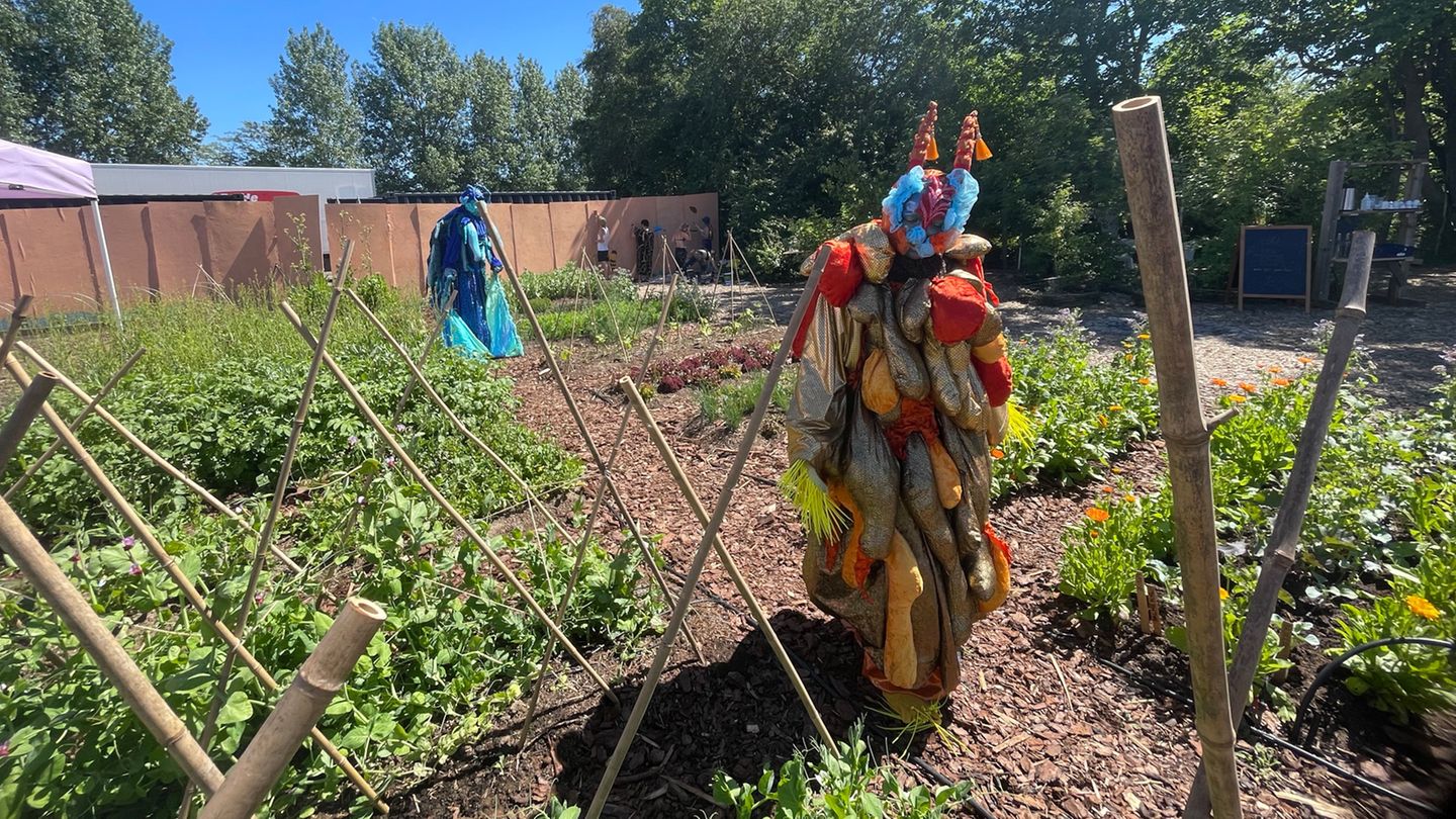 Frisch abgekühlt darf durch "Grow-topia", den Garten des Festivals, gewandelt werden. Nicht wundern, wenn Euch elfenhafte Pflanzenwesen begegnen. Sie sind harmlos