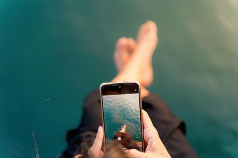 Smartphones und andere technische Geräte leiden genau wie wir unter der Hitze