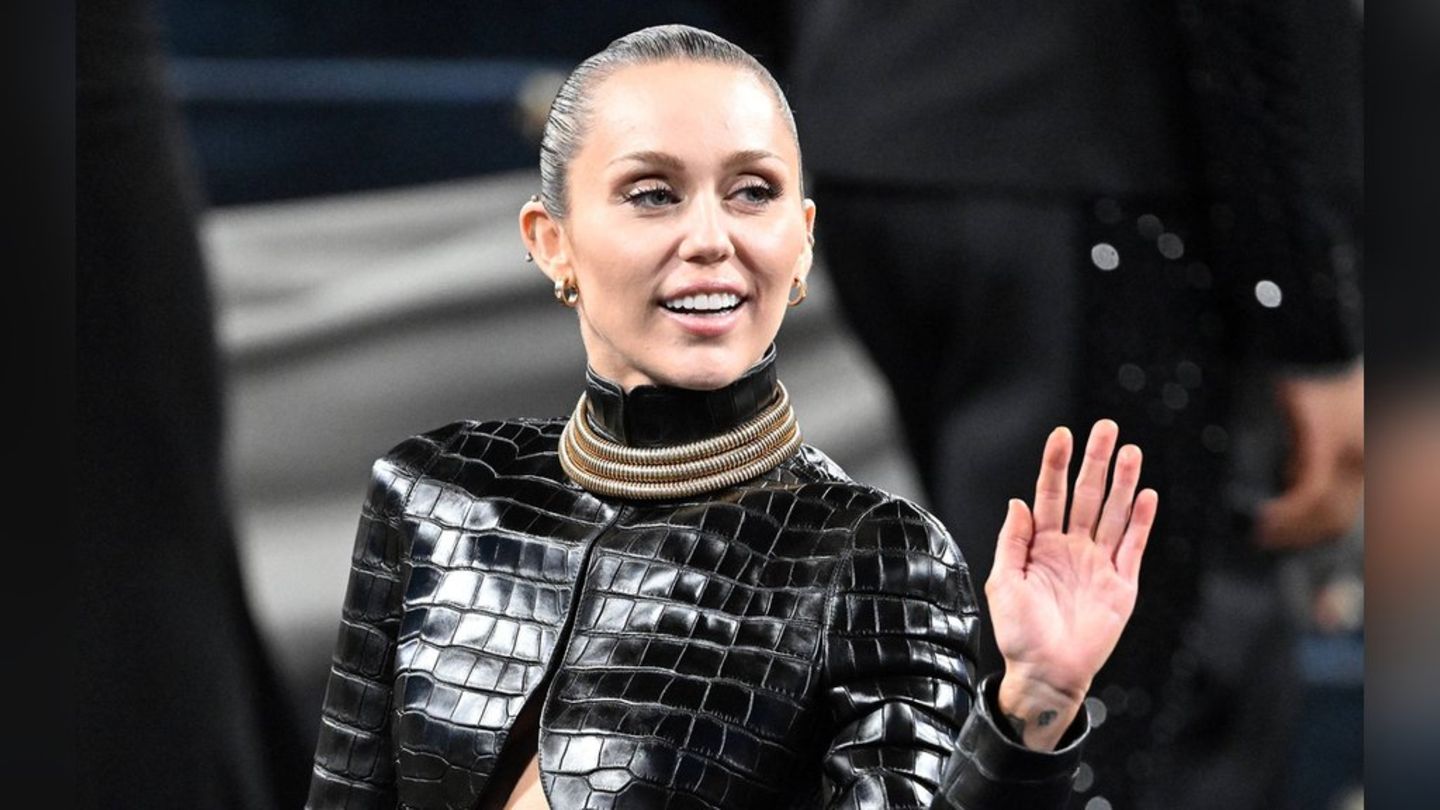 Miley Cyrus: She receives a star on the Walk of Fame