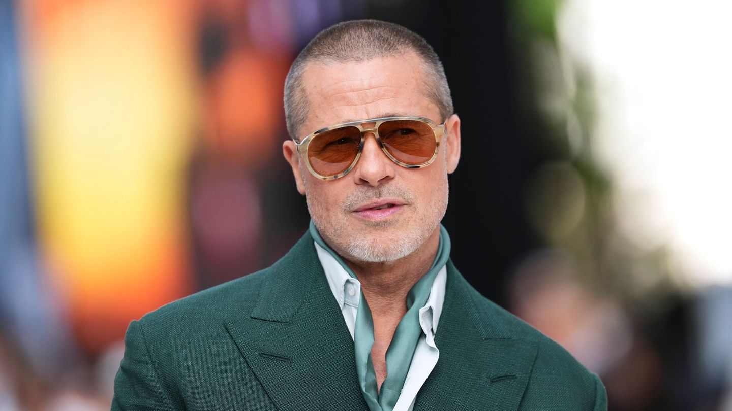 People: Brad Pitt: Was used to be more cramped than young colleagues today