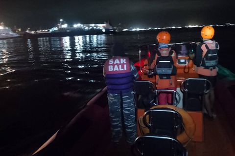 Rettungskräfte suchen vor Bali nach Überlebenden