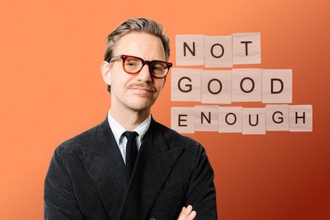 Kollage Sebastian Tigges mit "not good enough" im Hintergrund