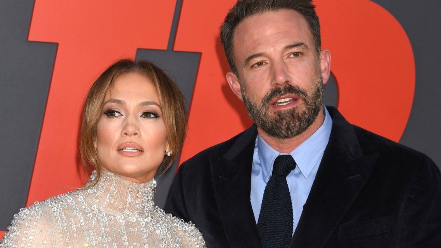 Jennifer Lopez and Ben Affleck: Ex-couple stays on 60 million villa