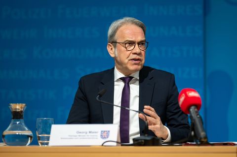 Thüringens Innenminister Georg Maier (SPD) fordert einen gemeinsamen Zivilschutzhubschrauber für Mitteldeutschland. (Archivbild)