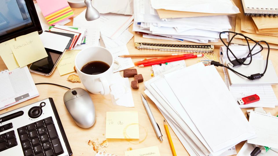 Symbolfoto Chaos Schreibtisch Symbolfoto Chaos Schreibtisch