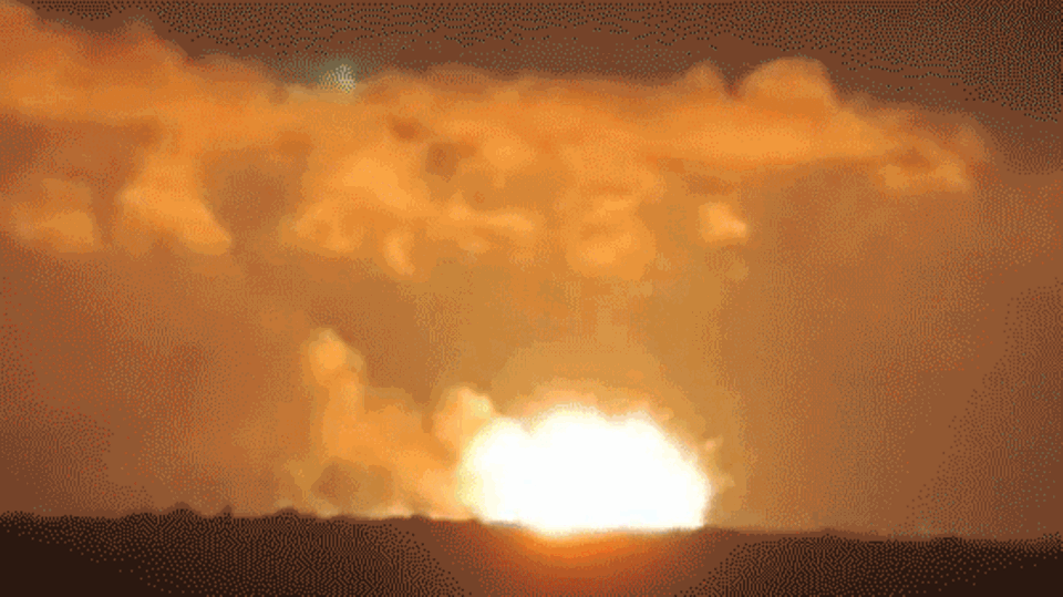 Gewaltiger Feuerball: Ukrainischer Treffer hat heftige Explosion zur Folge