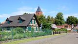 Hier entstand vor mehr als 110 Jahren Deutschlands erstes Freilichtmuseum: ein Dorf im Dorf. Doch auch ein Abstecher nach Diesdorf selbst lohnt sich – allein schon wegen der 900 Jahre alten romanischen Kirche 