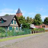 Hier entstand vor mehr als 110 Jahren Deutschlands erstes Freilichtmuseum: ein Dorf im Dorf. Doch auch ein Abstecher nach Diesdorf selbst lohnt sich – allein schon wegen der 900 Jahre alten romanischen Kirche 