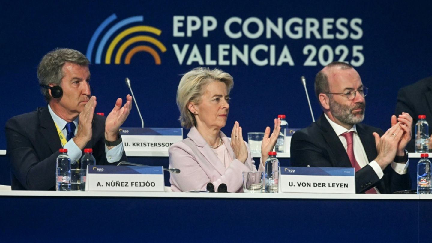 Weber (r.) und von der Leyen Ende April in Valencia