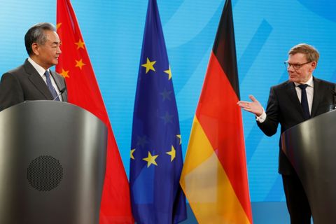 Wadephul und Wang bei ihrer gemeinsamen Pressekonferenz