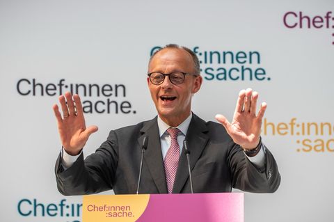 Kanzler Friedrich Merz gibt in seiner Rede bei der "Initiative Chef:innensache" Frauen ungebeten Tipps