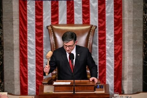 Der Mehrheitsführer der Republikaner im Repräsentantenhaus, Mike Johnson, bestätigt das Votum für Trumps Gesetz