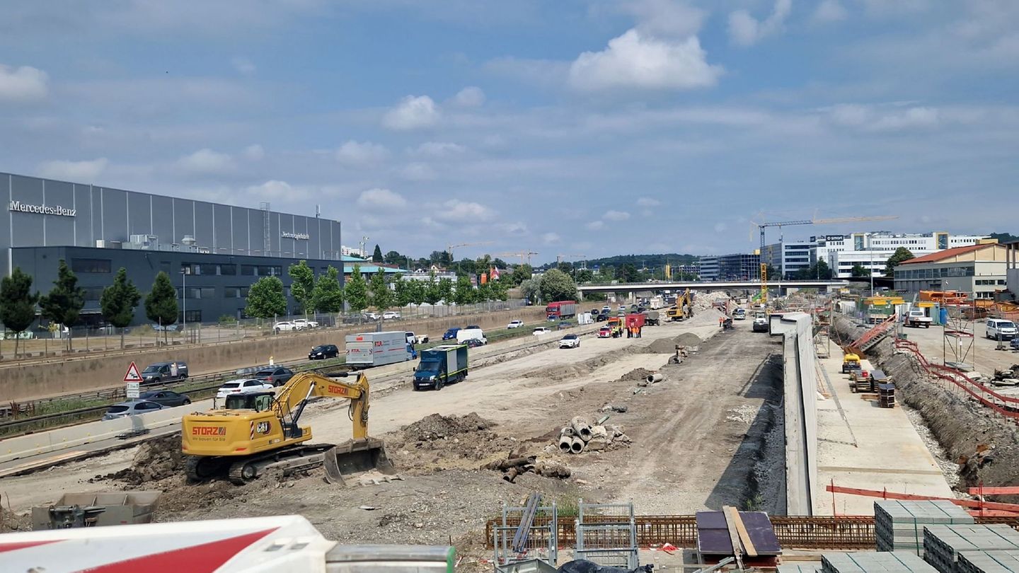 Autobahnbaustelle-Fliegerbombe-bei-B-blingen-gefunden-A81-wird-gesperrt