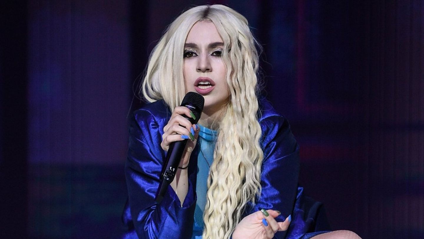 Ava Max: “Sweet But Psycho” singer shifts tour