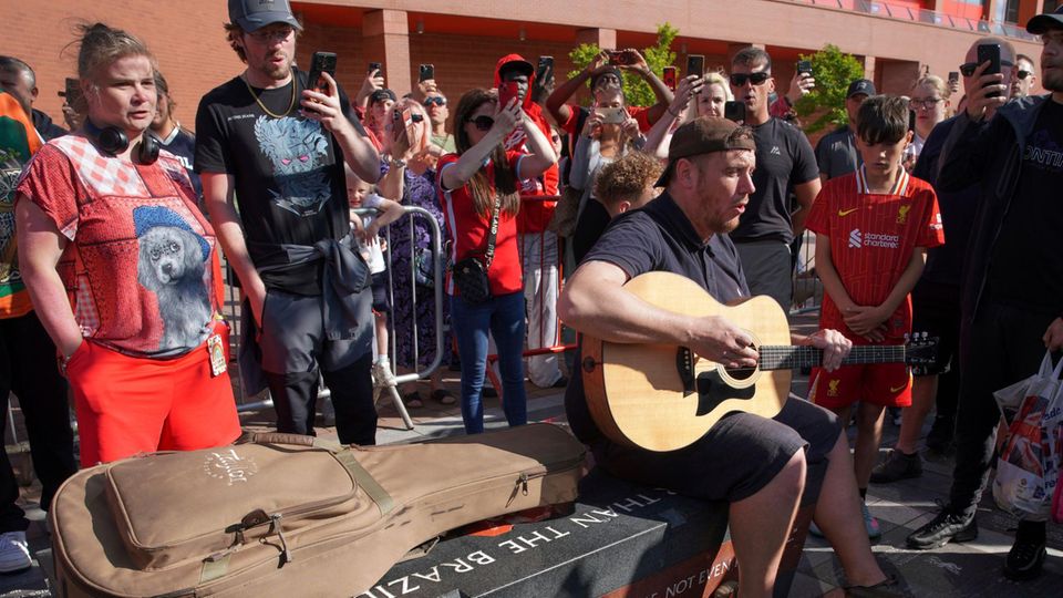 Trauer um Liverpool-Star: Gänsehaut-Moment im Video: Fans singen "You'll Never Walk Alone" für Jota