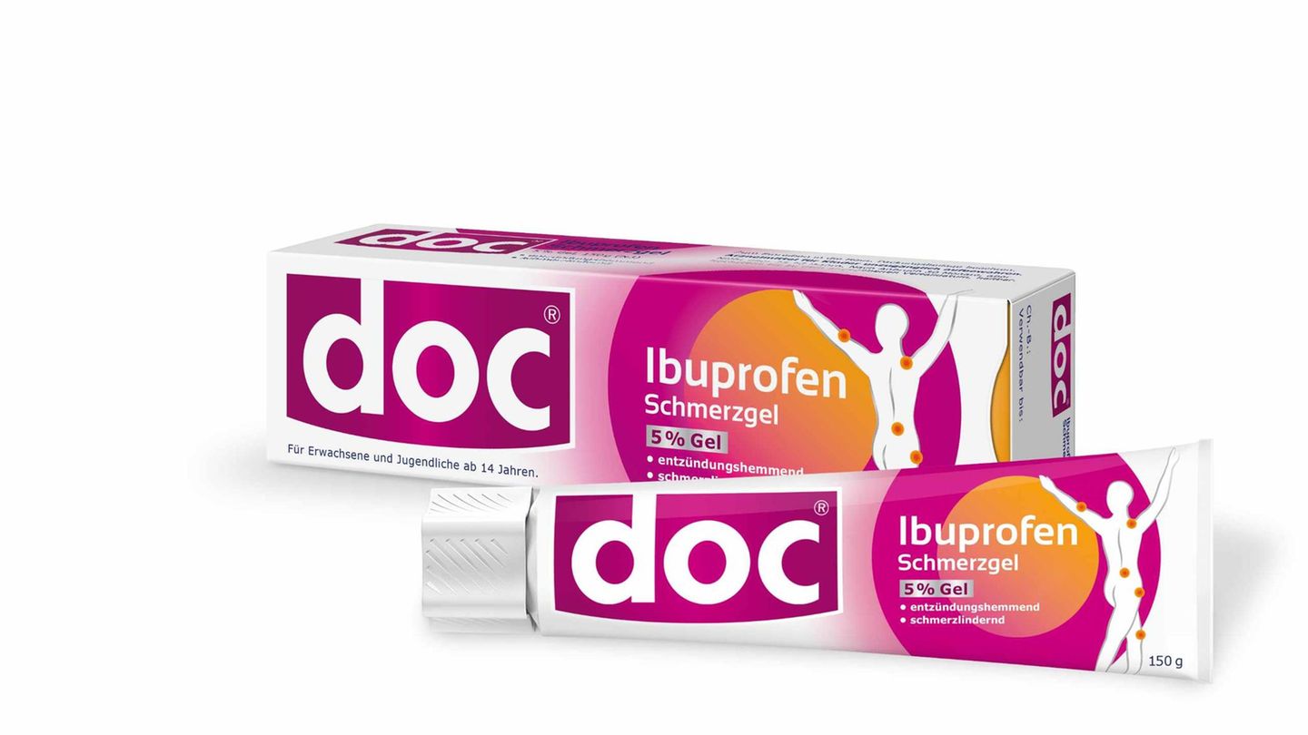 Das DOC Schmerzgel kühlt nicht nur Verstauchungen und Zerrungen, sondern lindert lokal den Schmerz. Im parrafinfreien Mircogel der Salbe ist das Schmerzmittel Ibuprofen hochdosiert aufgelöst. Es dringt durch die Hautschichten direkt zu dem betroffenen den Muskel oder Bändern und wird dort für Stunden gespeichert. Vorteil zur Ibuprofen-Tablette: Das Schmerzmittel gelangt als Salbe kaum ins Blut und wirkt sehr gezielt.