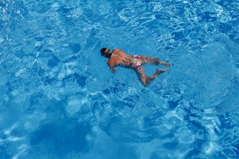 Die Schweizer Gemeinde Pruntrut ergreift in ihrem Freibad eine drastische Maßnahme (Symbolbild)