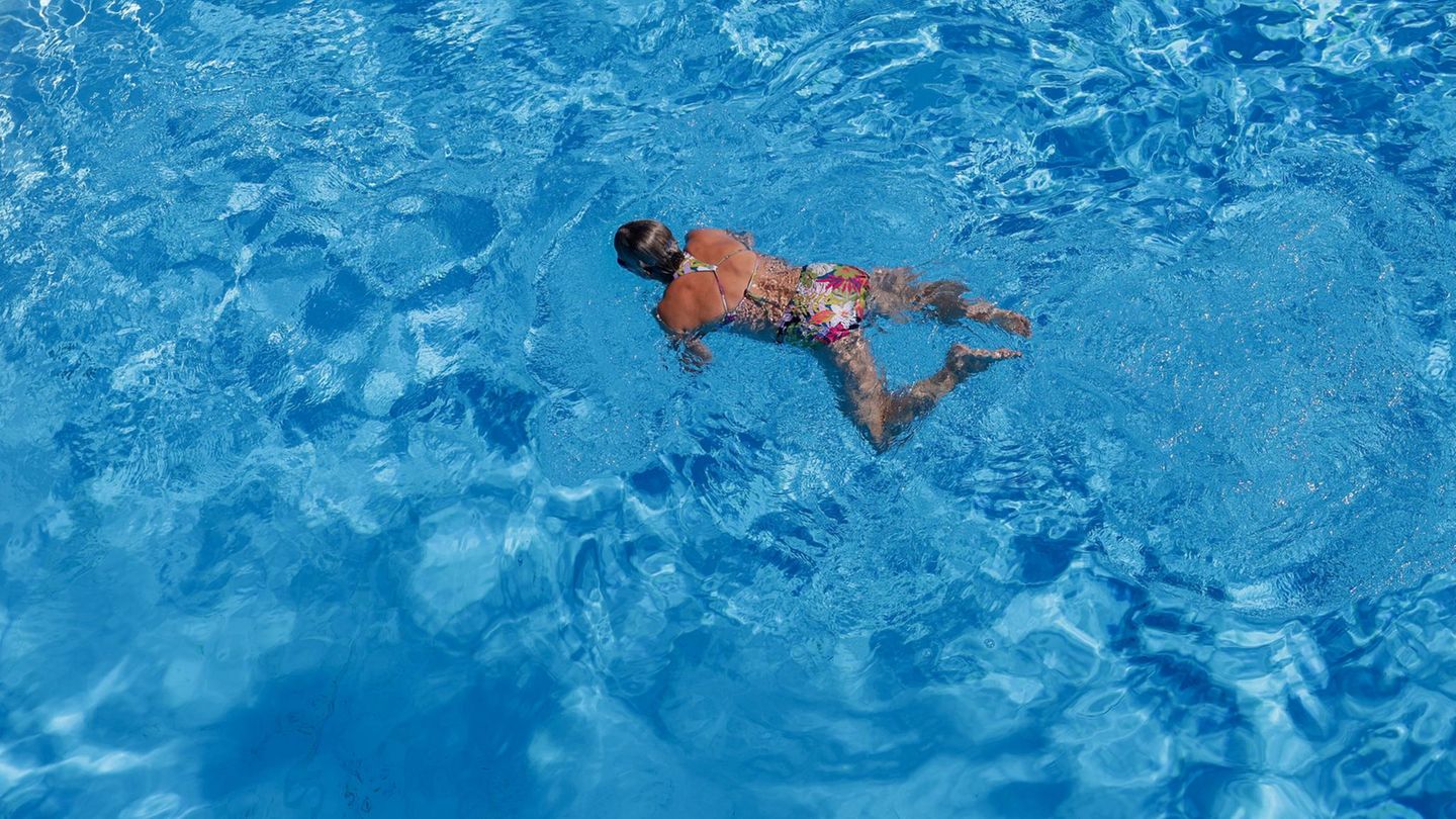 Die Schweizer Gemeinde Pruntrut ergreift in ihrem Freibad eine drastische Maßnahme (Symbolbild)