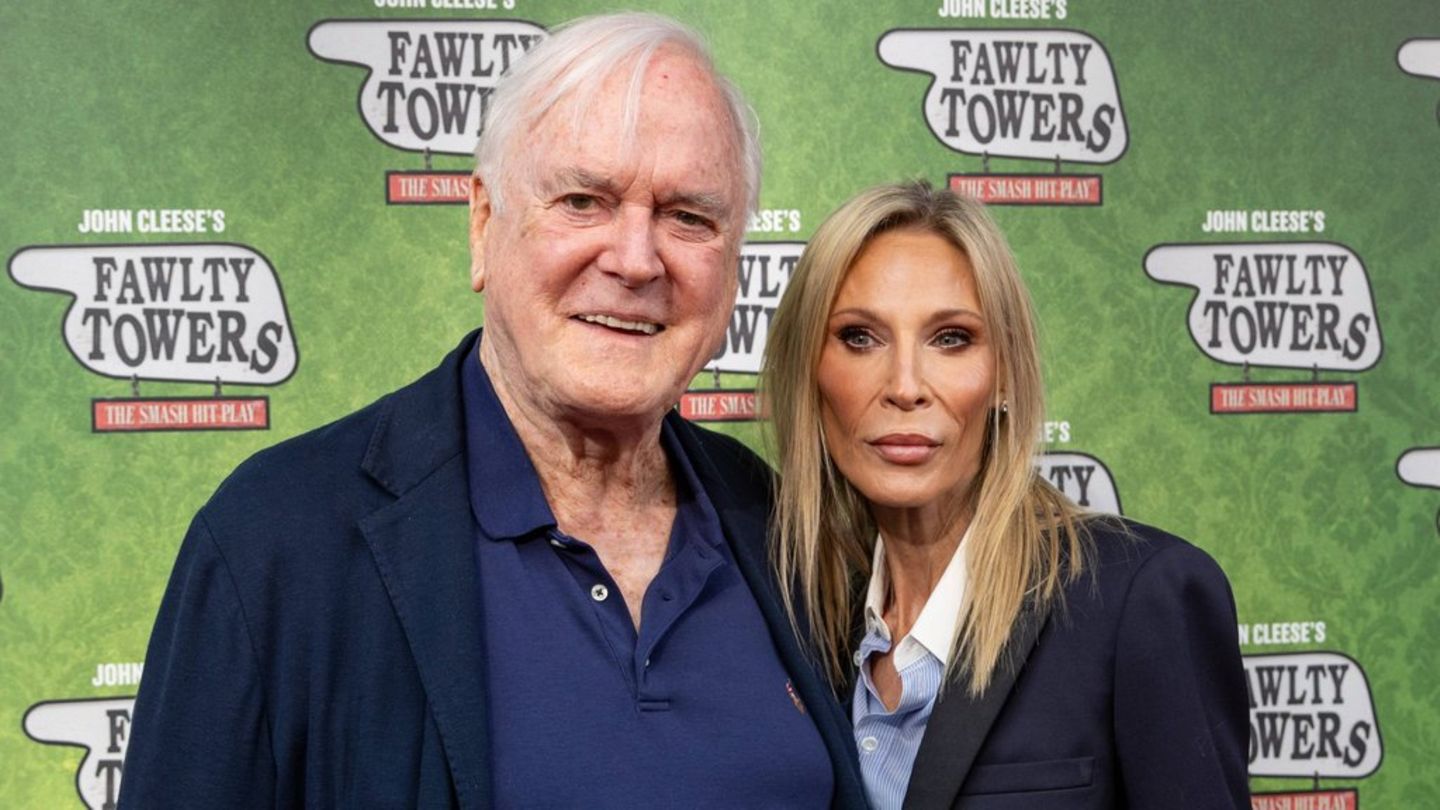 Monty-Python legend John Cleese: Rare appearance with his fourth wife