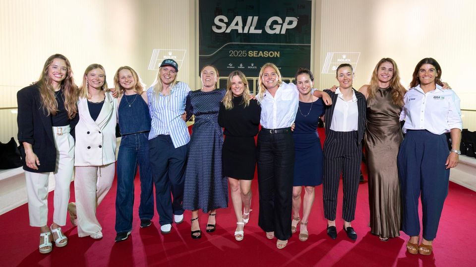 Gruppenbild mit allen Athletinnen  des SailGP