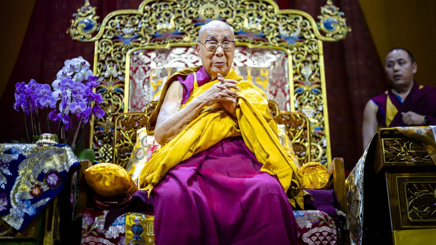 90-geburtstag-warum-sich-ausgerechnet-roland-koch-um-den-dalai-lama-sorgt