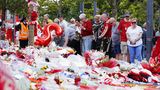 Diogo Jotas Tod wühlt nicht nur seine Mannschaftskameraden, sondern auch die Fans des Liverpool FC auf. Am Anfield-Stadion legen sie Blumen nieder und sind in ihrer Trauer nicht allein