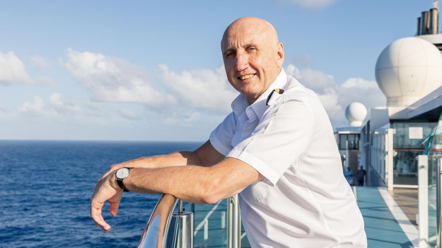 Dr. Reinhard Friedl an Bord eines Kreuzfahrtschiffs Dr. Reinhard Friedl an Bord eines Kreuzfahrtschiffs