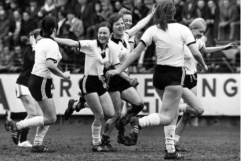 Torjubel im Frauenfußball 70er Jahre