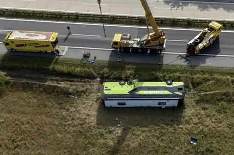 Umgekippter Flixbus bei Röbel