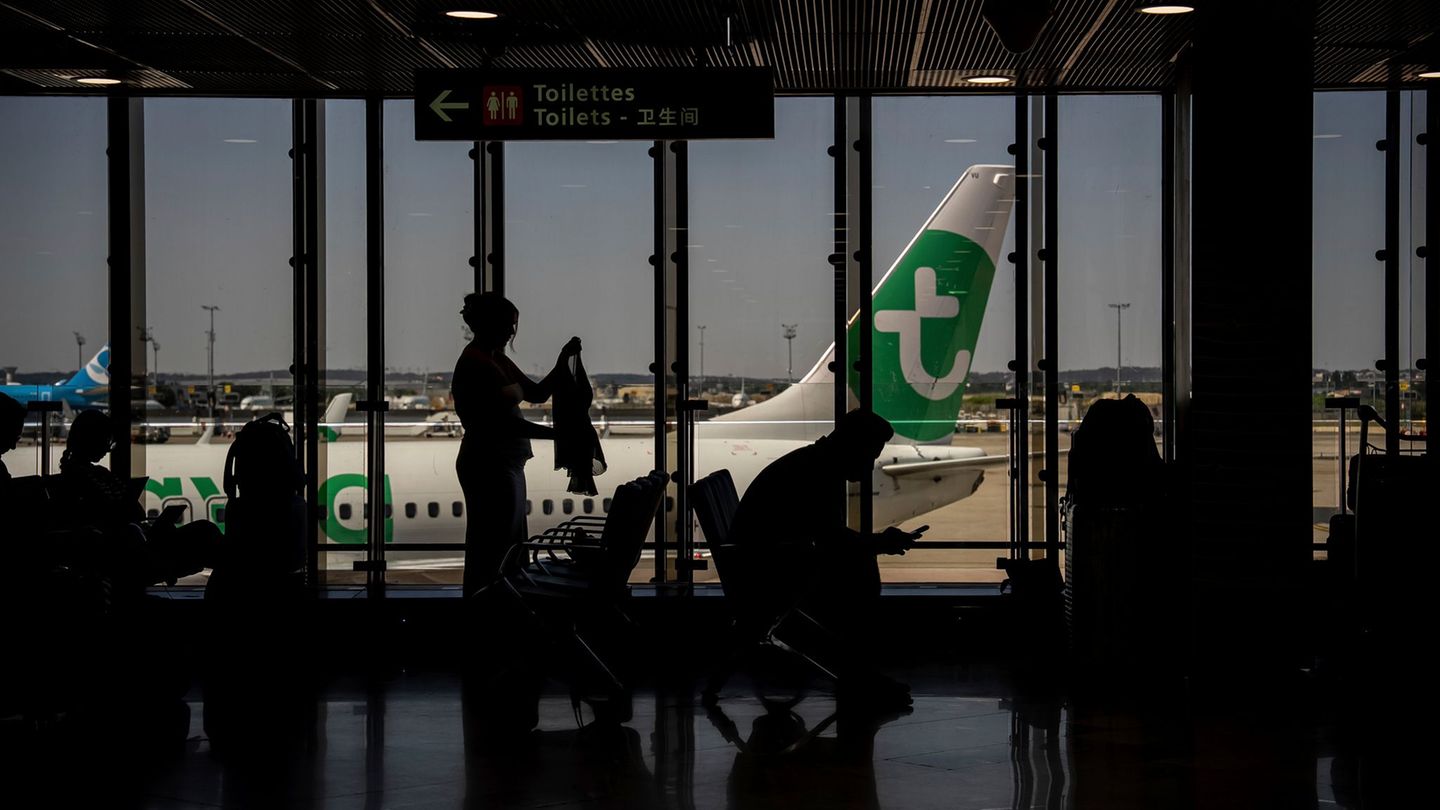 Lots of flights canceled: France’s air traffic controller strike brakes 500,000 travelers