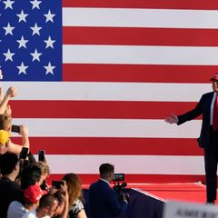 Trump hat innenpolitisch einen wichtigen Erfolg erzielt. Foto: Charlie Neibergall/AP/dpa