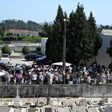 Auch vor der Kapelle herrscht großer Andrang