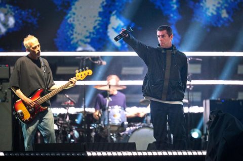 Die Band Oasis beim Konzert in der walisischen Hauptstadt Cardiff